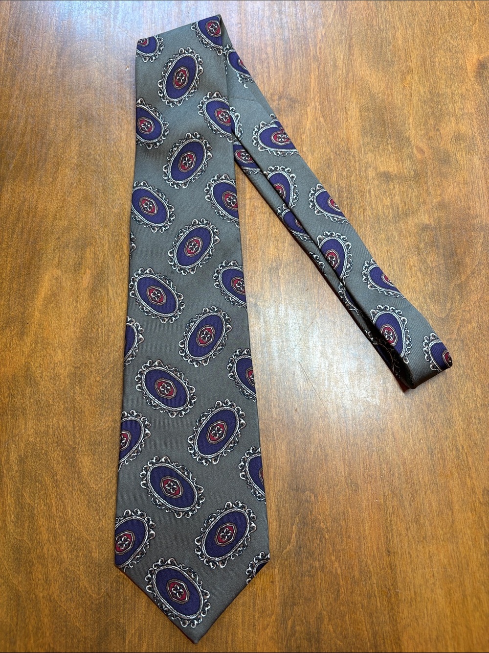 Lucarelli Olive Men's Silk Necktie with Eggplant and Burgundy Medallion Pattern
